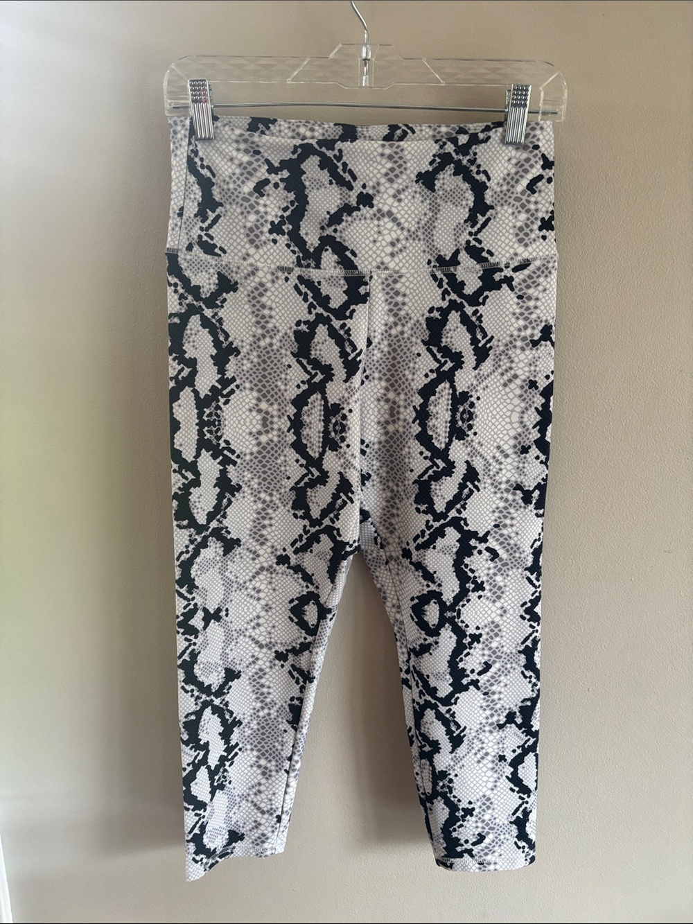 L? Balance Collection snakeskin reptile leggings